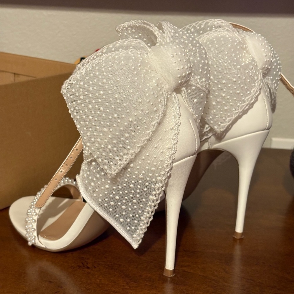 Steve Madden White Bow Heels
